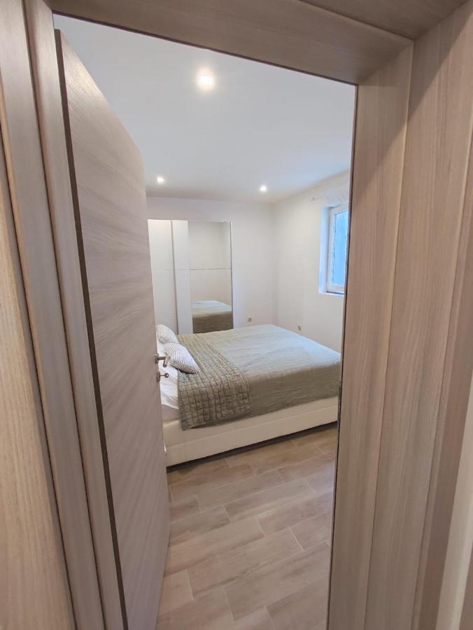 Apartmani Rak Ražanj Buitenkant foto