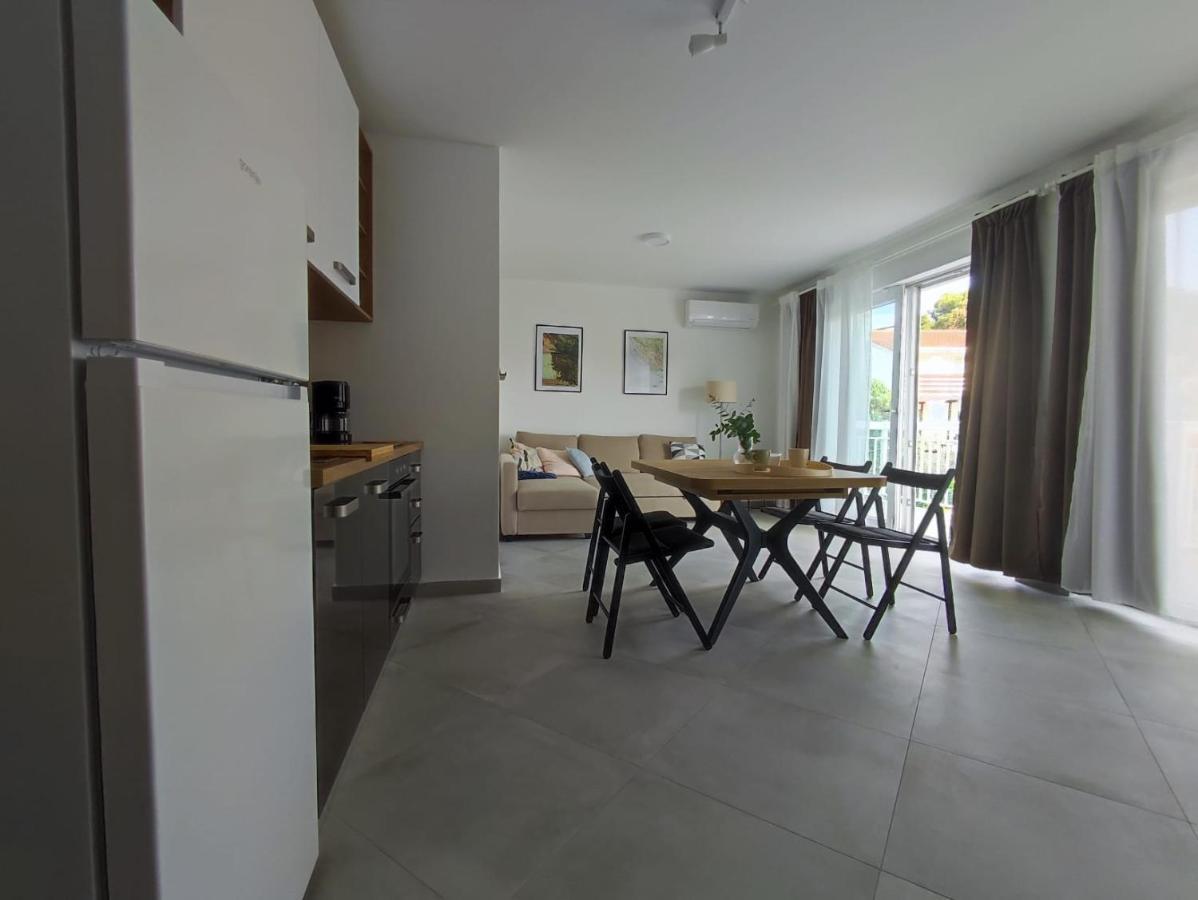 Apartmani Rak Ražanj Buitenkant foto